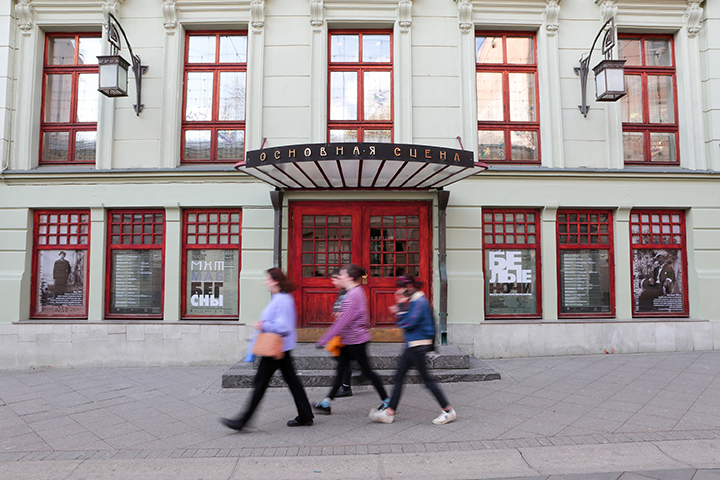 Мужчину нашли мертвым в МХТ имени Чехова в Москве