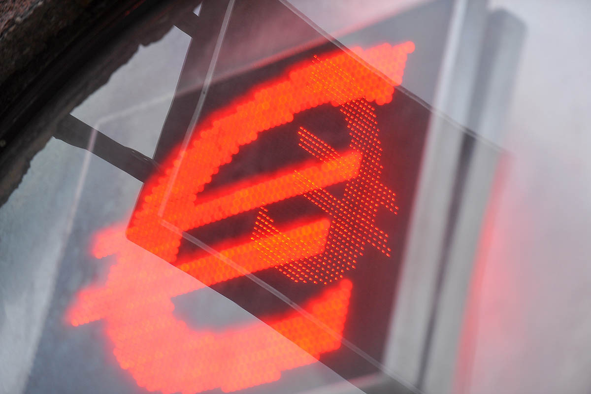 Курс евро опустился ниже 90 рублей