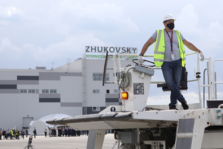Самолет сел в Жуковском в ходе испытаний из-за срабатывания датчика двигателя