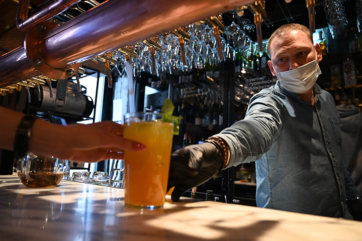 Выручка столичных ресторанов выросла на 10 процентов после отмены ограничений