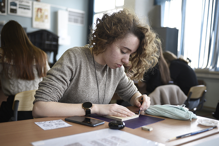 Ученый Комков призвал развивать систему среднего профобразования в России