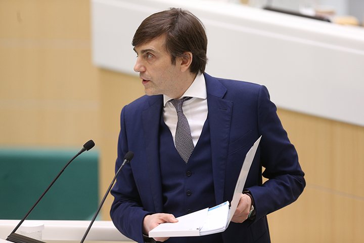 Кравцов заявил, что тревожную кнопку в школе в Казани нажали вовремя