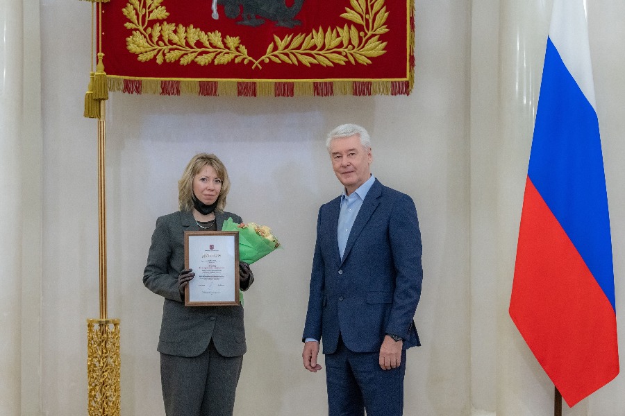 Мэр Москвы Сергей Собянин вручил премию города доктору педагогических наук Виктории Пичугиной. Она работает в Институте стратегии развития образования Российской академии образования, занимается историей педагогики и педагогической антропологией