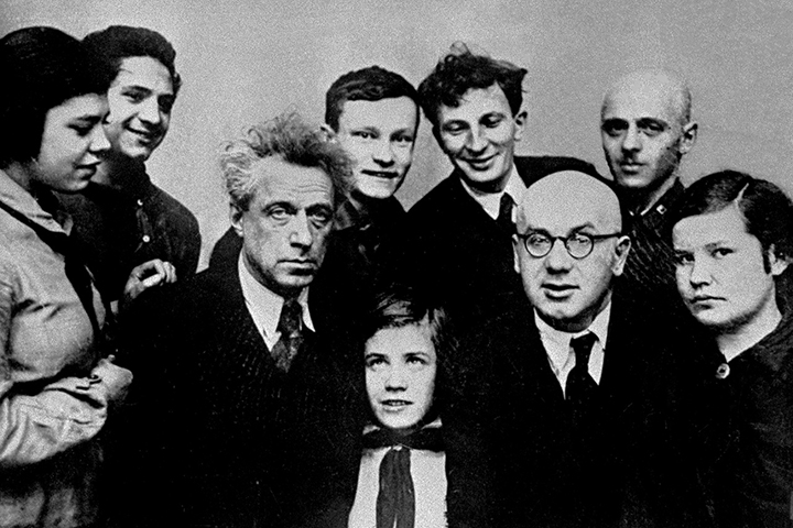 Всеволод Мейерхольд третий слева. Москва, 1930 г.