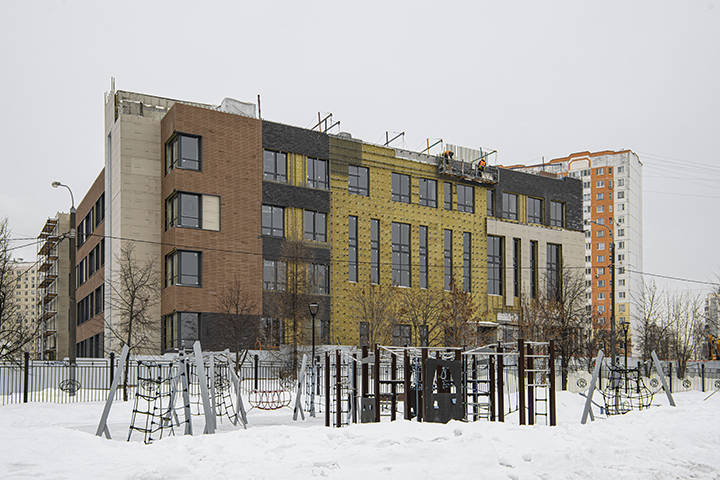 Четыре детских сада и шесть школ построят в Царицыне по реновации