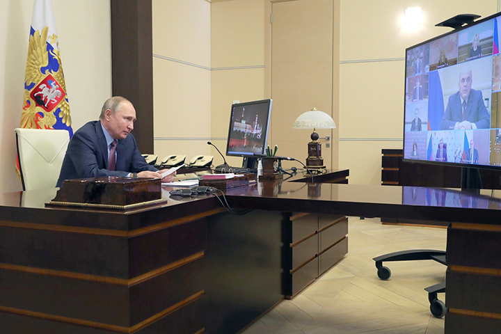 Владимир Путин призвал анализировать проблемы с зарплатами в регионах