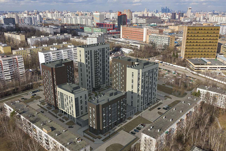 Дом по программе реновации в Конькове облицуют кирпичом трех оттенков