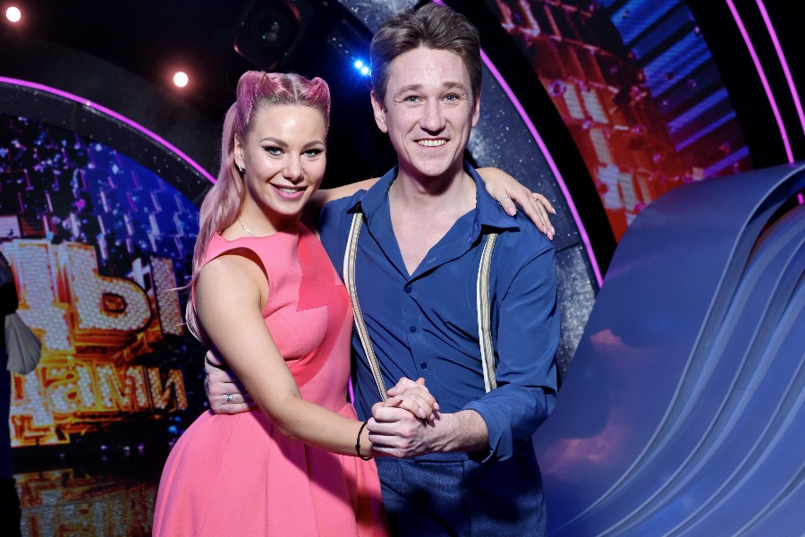 «Пишу стихи, сажаю картошку»: актер Антон Шагин — о жизни за кадром