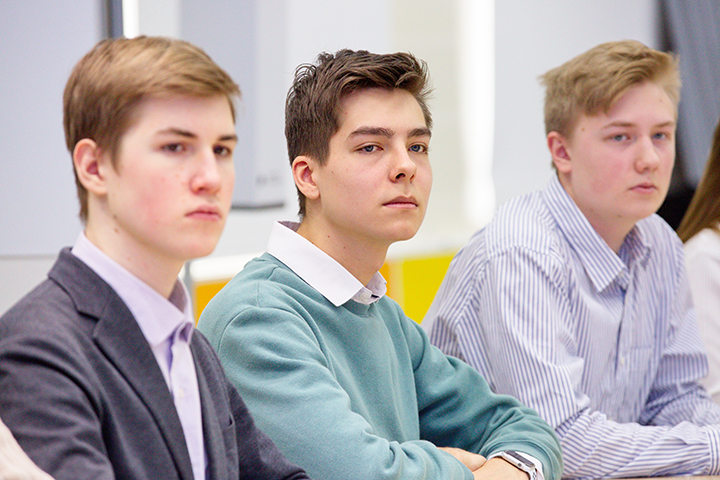 Для школьников подготовили онлайн-мероприятия к 80-летию битвы за Москву