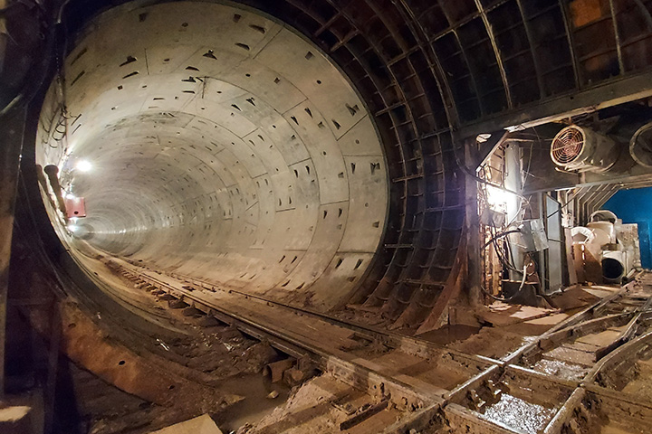 Так требовал тоннель