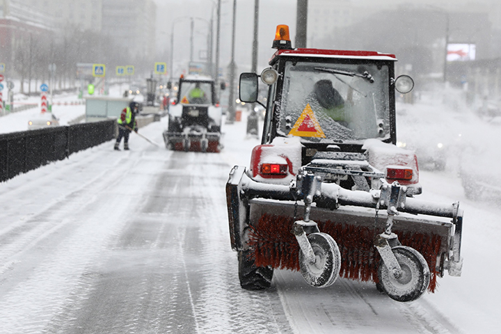 Службы городского хозяйства в Москве перевели в усиленный режим для борьбы с циклоном