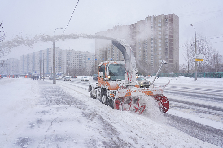 Коммунальные службы вывезли с улиц Москвы 1,1 миллиона кубометров снега за сутки