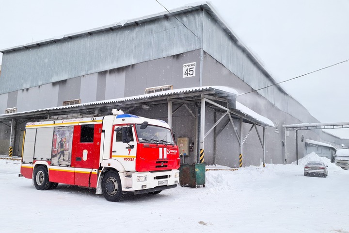 Дело возбудили после гибели мужчины при обрушении крыши склада в Москве