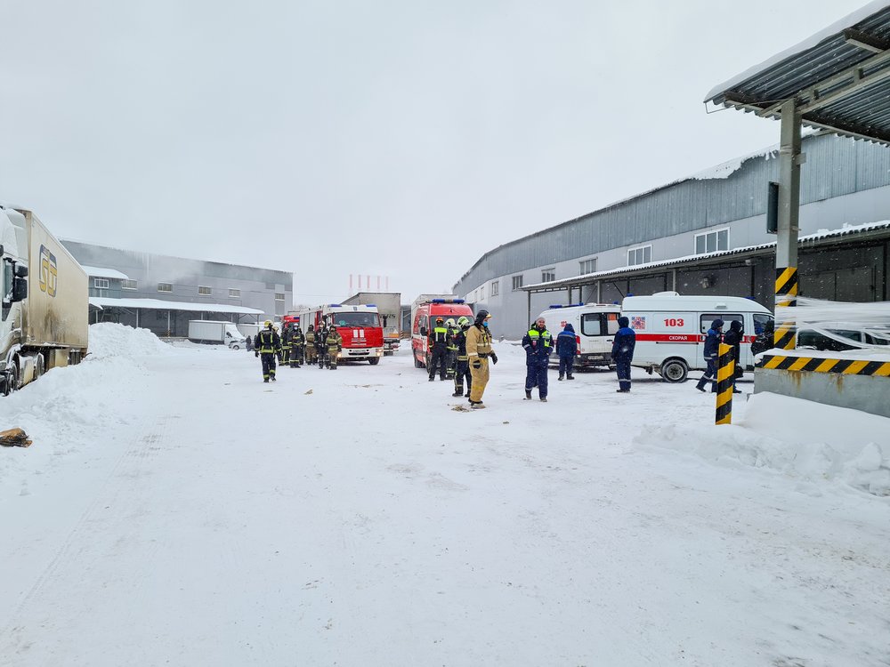Появилось видео с места обрушения крыши склада на юге Москвы
