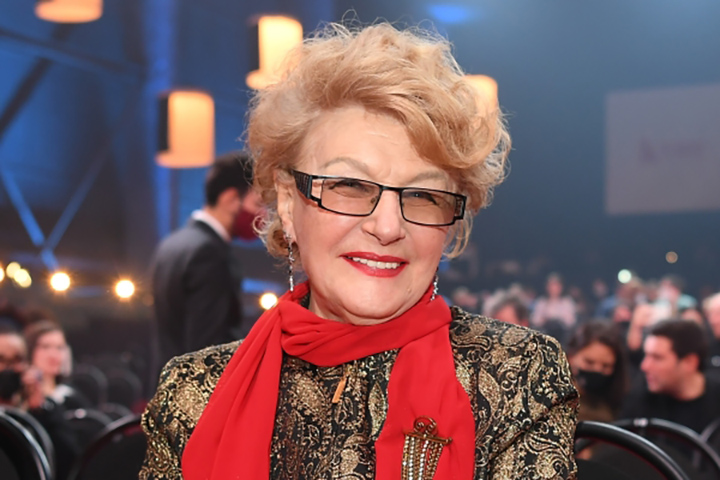 «Неуклюже делаете»: Дружинина научила Корчевникова вставать на мостик