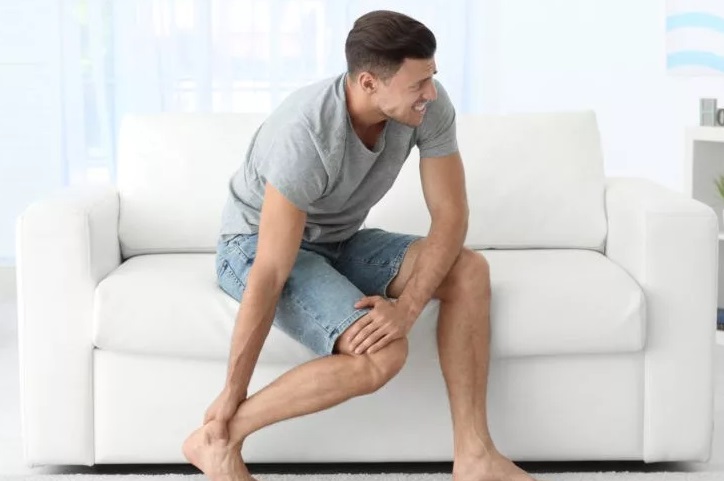 Врачи выяснили, что боль в ногах может быть симптомом опасной болезни