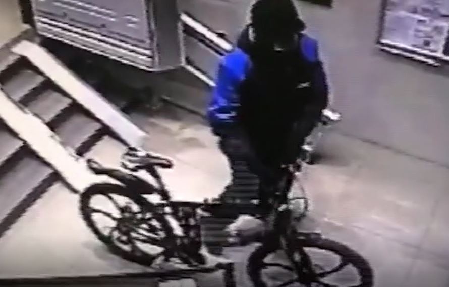 Двое мужчин похитили 16 велосипедов в Новой Москве