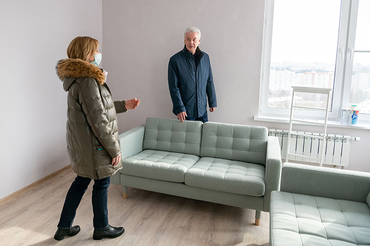 Сергей Собянин осмотрел заселяемую по реновации новостройку на западе Москвы