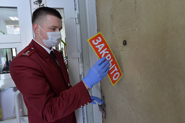 Почти 100 объектов закрыли в Москве за нарушение мер против COVID-19