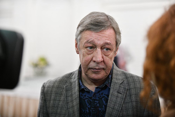 Актера Михаила Ефремова этапировали обратно в колонию Белгородской области