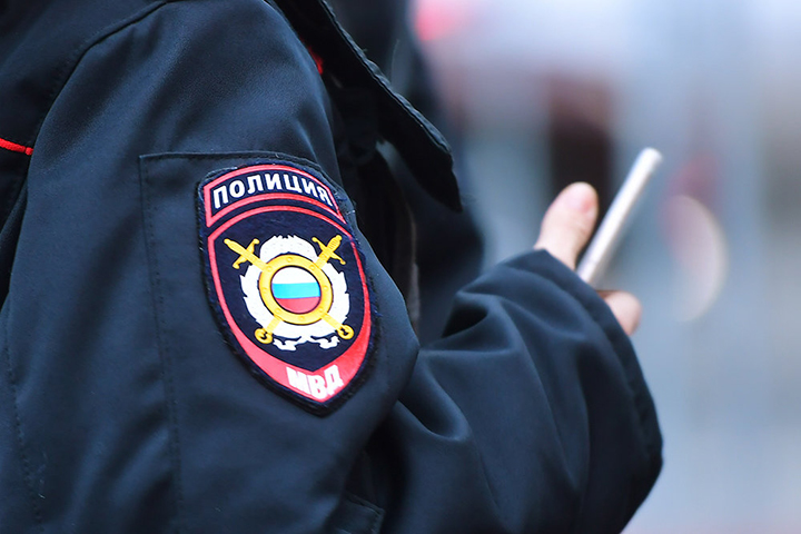 Девушку ограбили в гостях четверо незнакомцев на Волгоградском проспекте