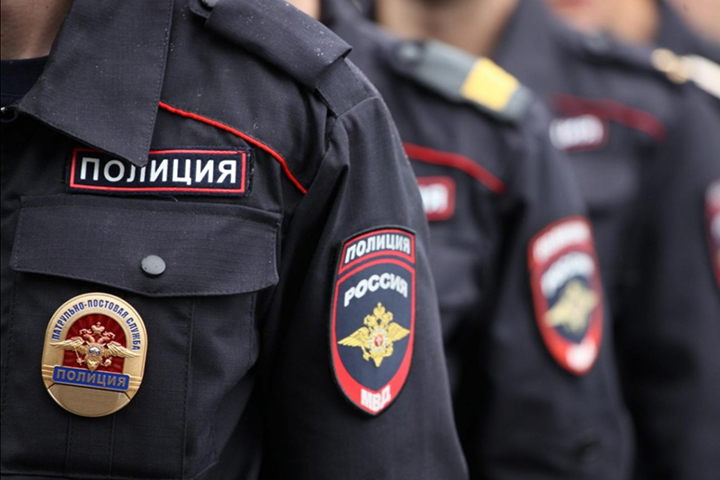 Пешеходный мост обрушился на проезжую часть в Екатеринбурге