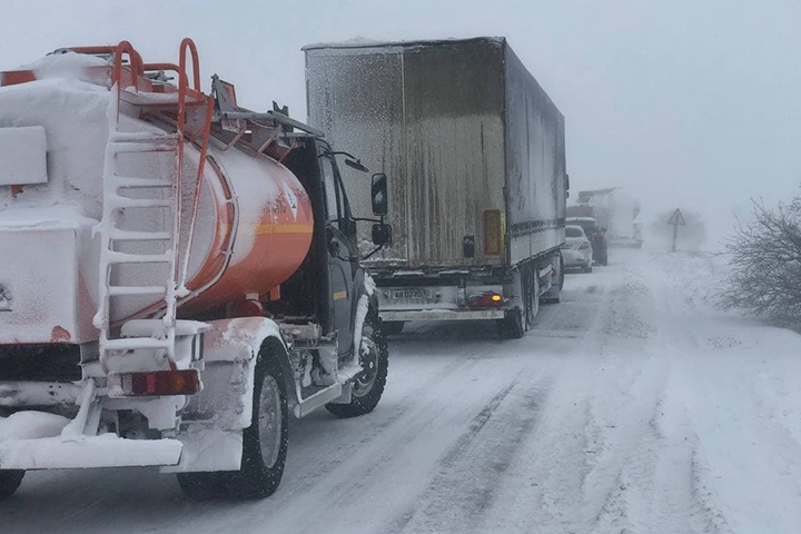 Гидрометцентр объяснил причину необычной снежной погоды в Крыму