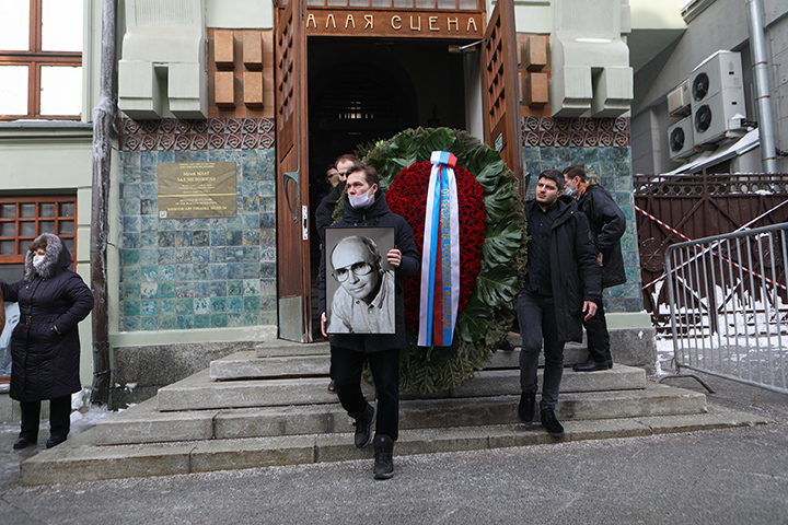 Церемония прощания с Андреем Мягковым завершилась в столице