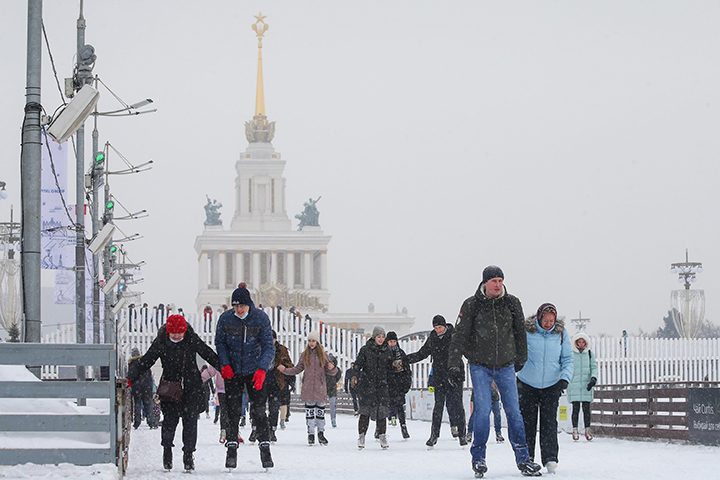 Катки с искусственным льдом законсервируют в Москве