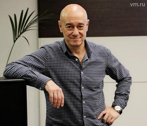 Музыкант, продюсер, актер, радиоведущий, шоумен, композитор, аранжировщик, Заслуженный работник культуры Российской Федерации Игорь Сандлер в редакции газеты "Вечерняя Москва"