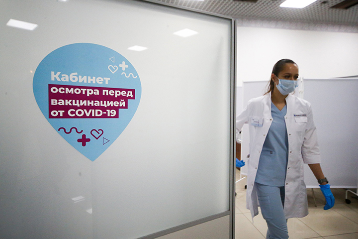 Роспотребнадзор рассказал о темпах производства вакцин от COVID-19 в России