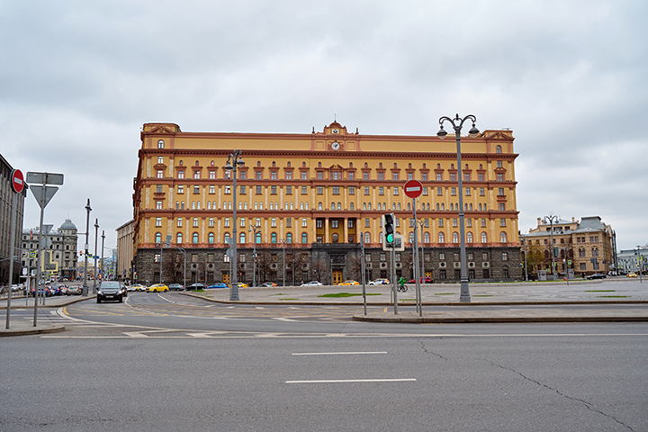 Более 300 тысяч москвичей поучаствовали в голосовании за установку памятника на Лубянке