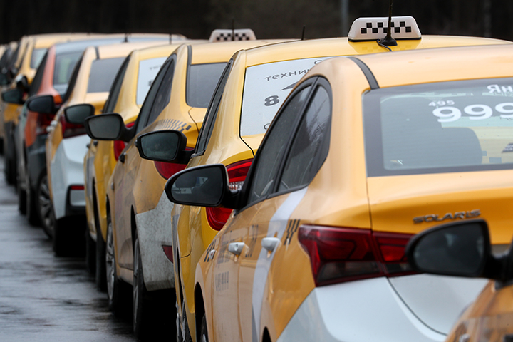 Варнава, Бортич и дорогое вино: столичные таксисты вспомнили самые необычные поездки