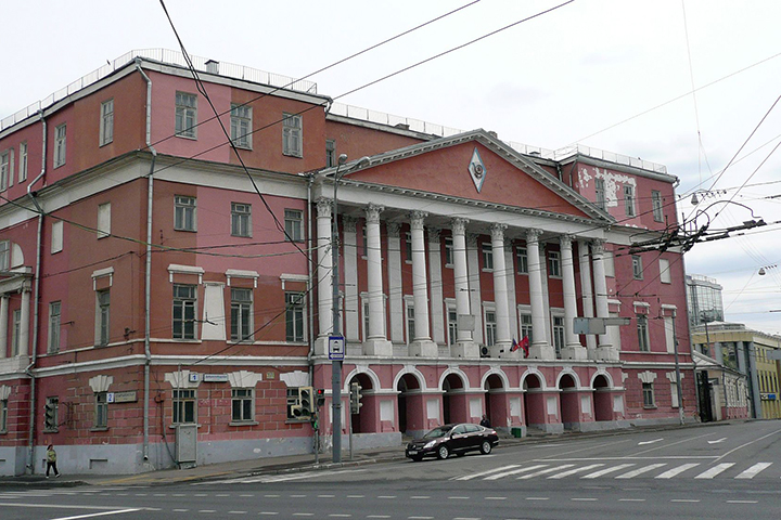 Проклятие Брюса: какие тайны скрывают часы на фасаде дома Мусина-Пушкина