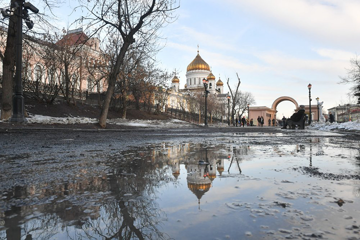 «Зима борется с весной»: синоптик рассказал, как быстро в Москве растает снег