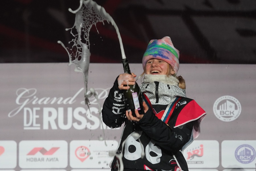 Москвичка Варвара Романова заняла первое место на этапе Кубка Европы по сноуборду. Девушка обошла сильных соперниц из Швейцарии