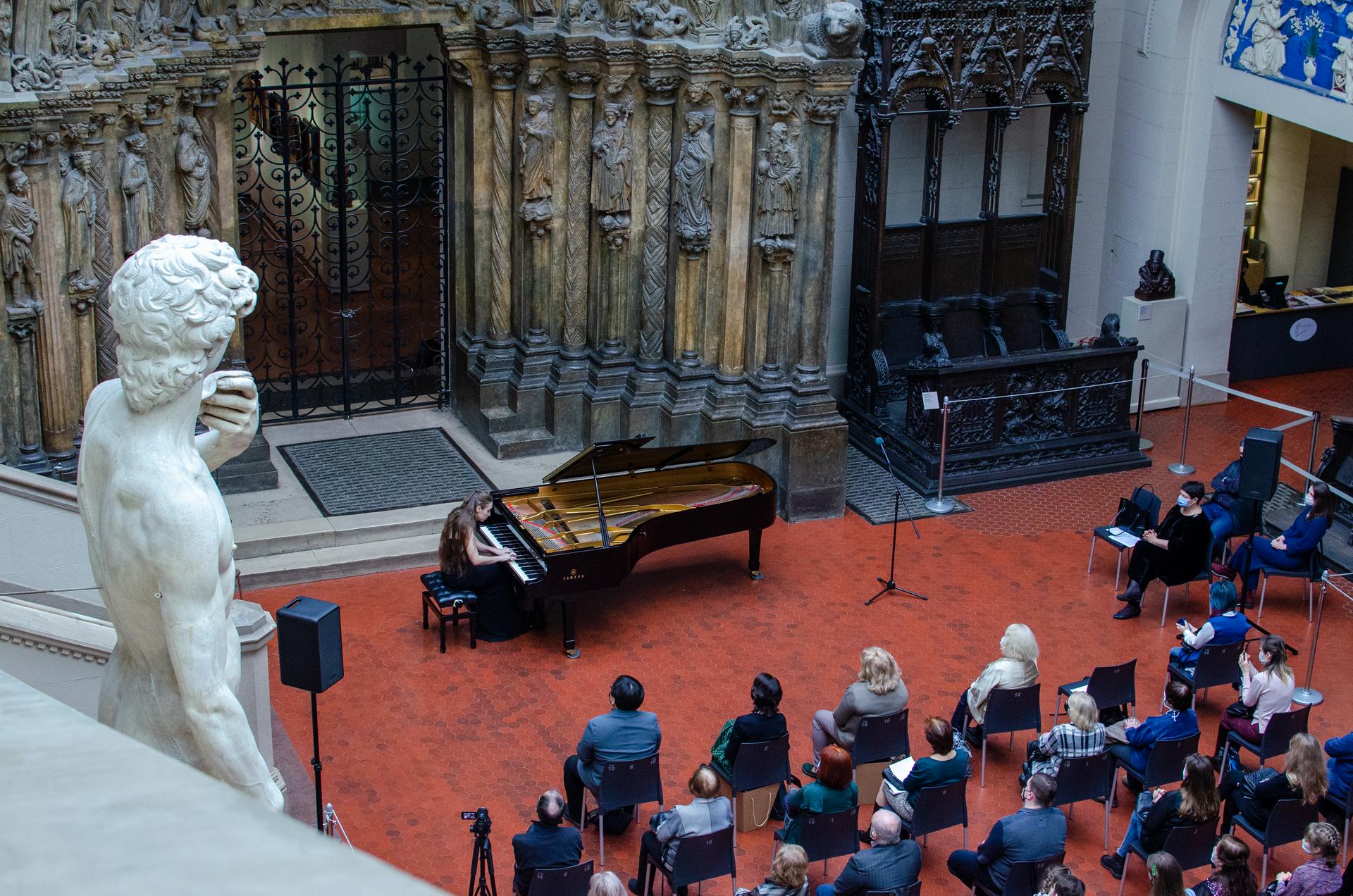 Свыше 5,7 тысячи человек посетили ГМИИ по «Пушкинской карте» с начала сентября