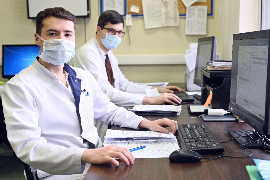 Врач рассказал, какие анализы обязательно нужно сдать переболевшим COVID-19