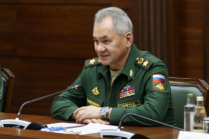 Путин поздравил Шойгу с днем рождения и годовщиной Тихоокеанского флота