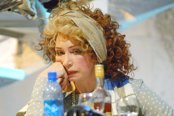 Нарколог объяснил, является ли пристрастие актрисы Васильевой к «ста граммам» алкоголизмом