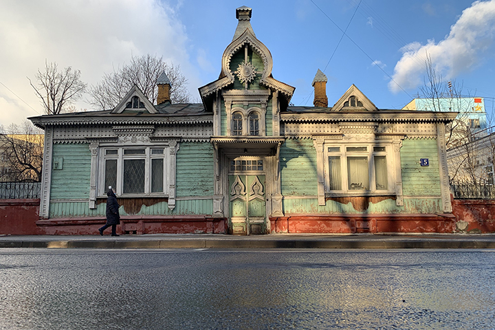 Деревянный дом Страховых в столичном районе Сокольники признали памятником архитектуры