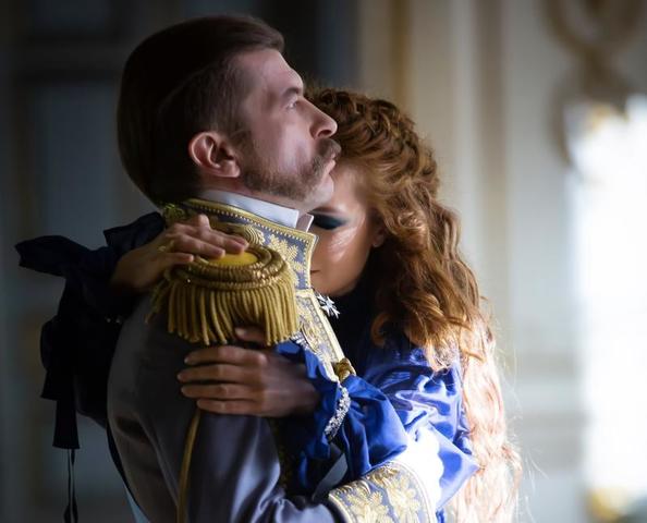 Помимо Левы и Шуры, главную роль в клипе исполнила известная российская актриса театра и кино Виктория Исакова