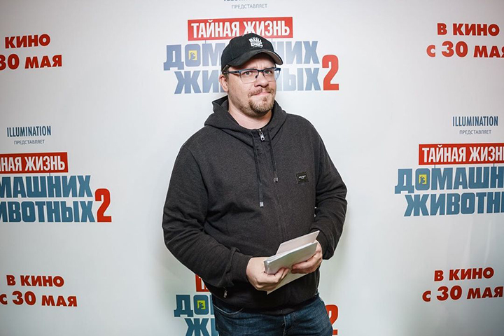 Крошечный топ и шорты: возлюбленная Харламова предстала в откровенном наряде