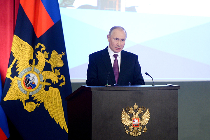 Путин отметил рост числа преступлений в IT-сфере и призвал МВД мониторить интернет