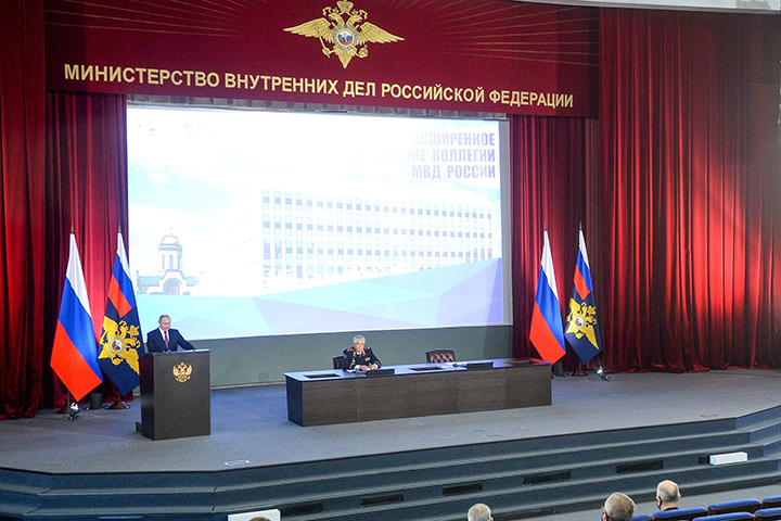 Путин призвал бороться с криминальной угрозой, национализмом и ксенофобией