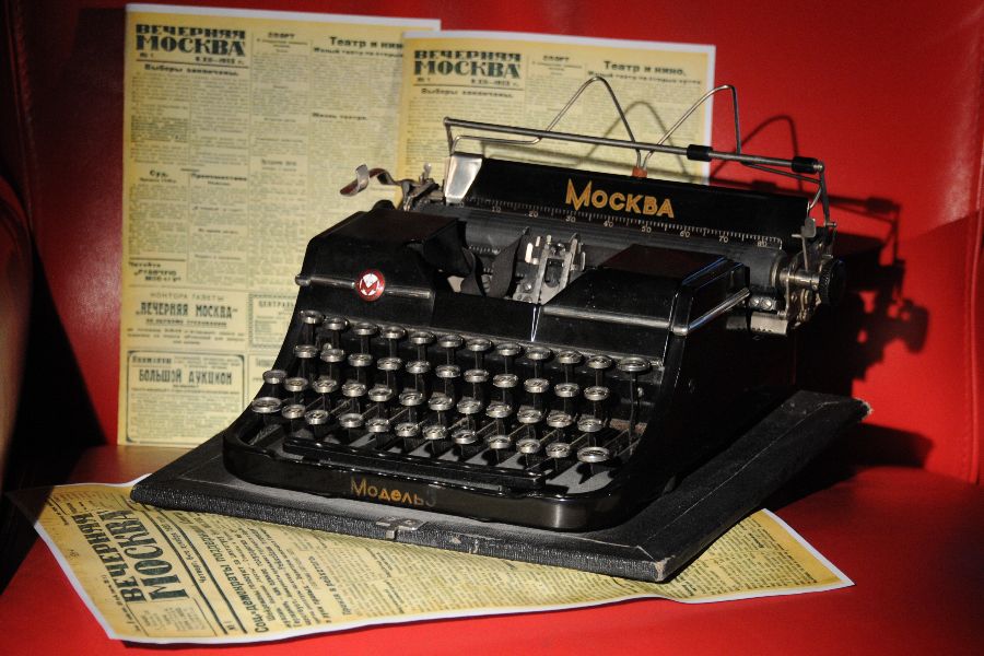 Эта уникальная печатная машинка «Москва» модель № 3 находится в музее «Вечерки»