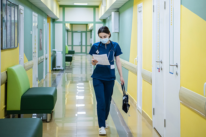 Врачи столичной больницы № 13 начали лечить суставы при помощи клеточных технологий 