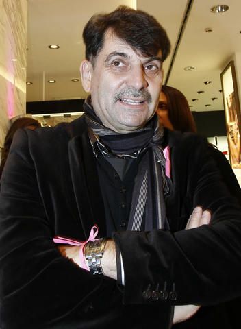 19 августа 15.23 Вишневский известен как автор одностиший. Помните: «О, как внезапно кончился диван», «Пусть я не мэр, но я обеспокоен».