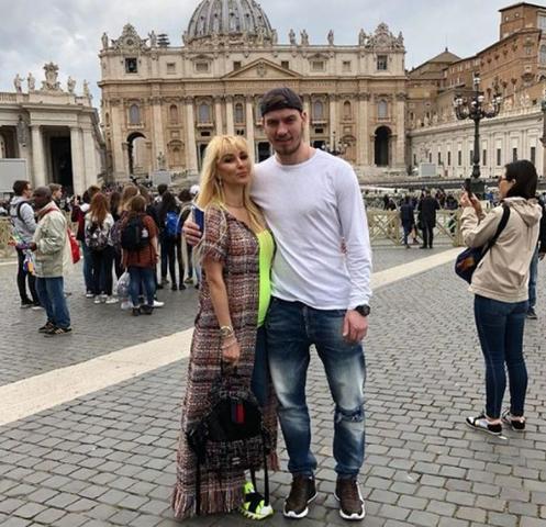 Хоккеист Игорь Макаров и телеведущая Лера Кудрявцева узаконили свои отношения в 2013 году