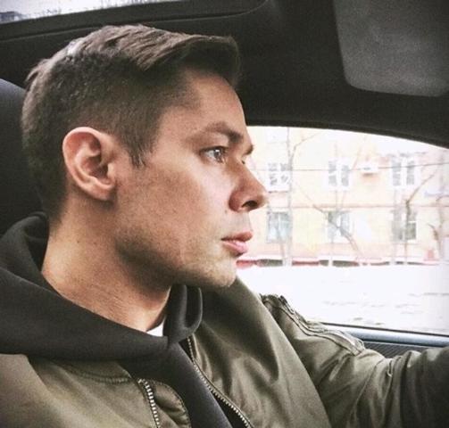 Стас Пьеха признается, что раньше очень много лихачил на дорогах и нарушал правила дорожного движения